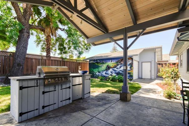 Backyard, Exterior