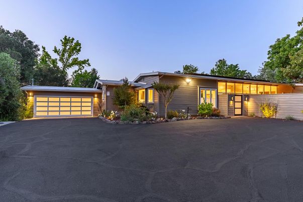 Attached, Exterior, Facade, Modern