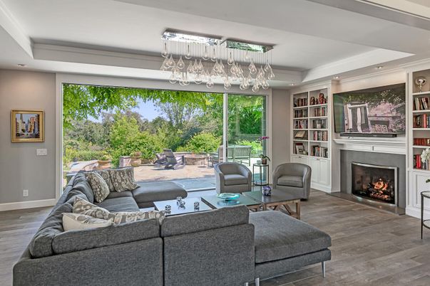 Fireplace, Interior, Living room, Pendant Lights, Recessed Lighting, Wood Texture Flooring