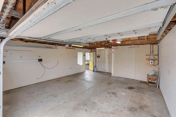 Garage, Interior