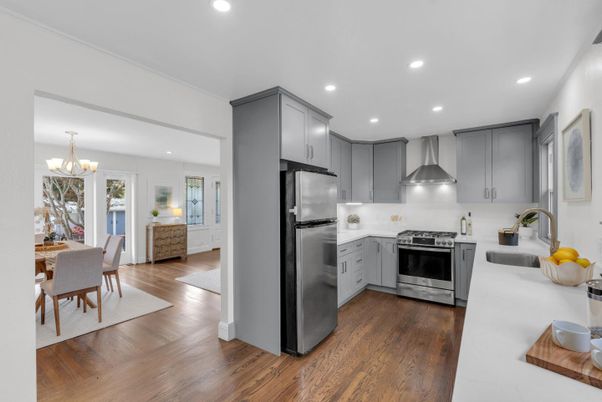 Chandelier, Dining room, Interior, Kitchen, Recessed Lighting, Stainless Steel Appliances, Wood Texture Flooring