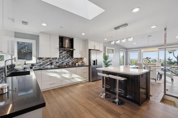 Chandelier, Dining room, Interior, Kitchen, Pendant Lights, Recessed Lighting, Stainless Steel Appliances, Wood Texture Flooring