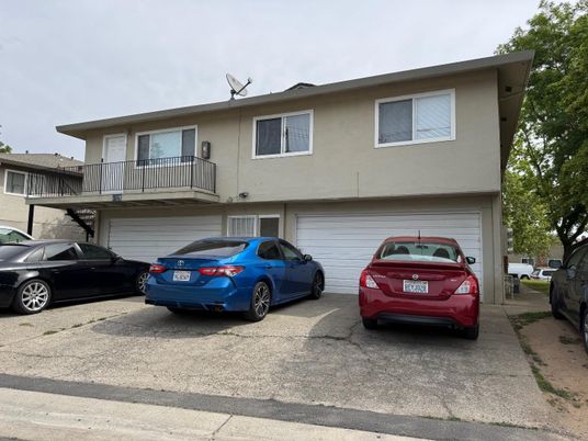 Attached, Exterior, Facade, Raised Ranch