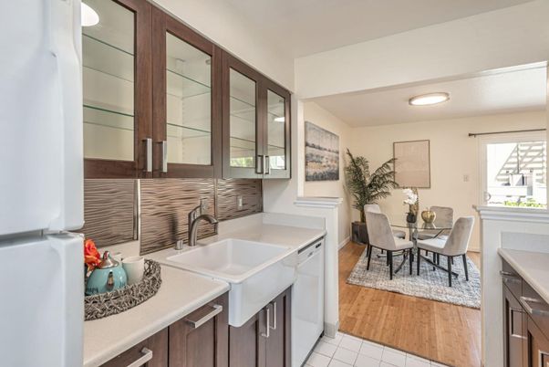 Dining room, Interior, Kitchen, Recessed Lighting, Wood Texture Flooring