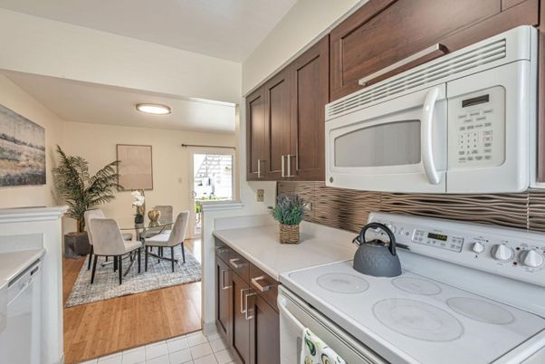 Dining room, Interior, Kitchen, Recessed Lighting, Wood Texture Flooring