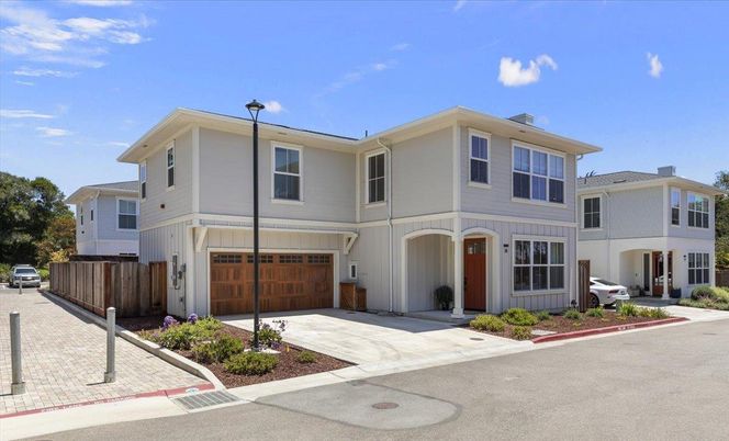 Attached, Exterior, Facade, Rowhouse