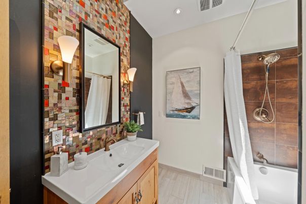 Bathroom, Interior, Recessed Lighting