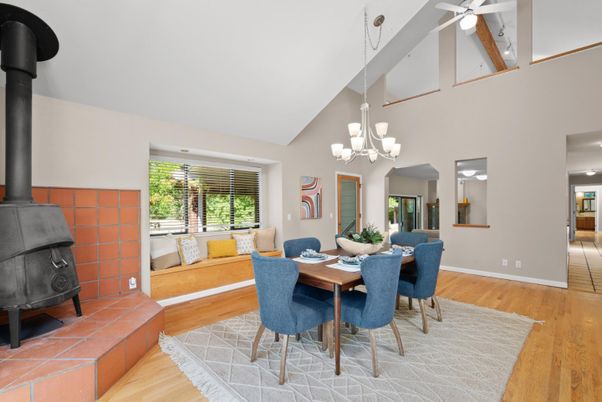 Chandelier, Dining room, Fireplace, Interior, Wood Texture Flooring