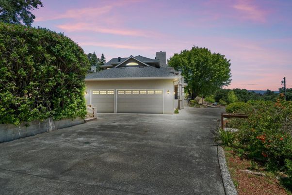 Attached, Exterior, Facade, Ranch