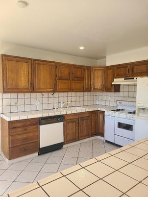 Interior, Kitchen, Recessed Lighting, Tile Countertops