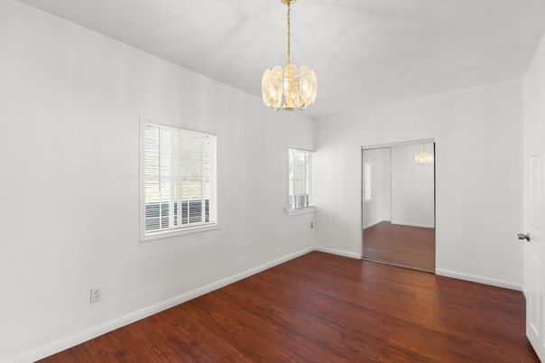 Empty room, Interior, Pendant Lights, Wood Texture Flooring