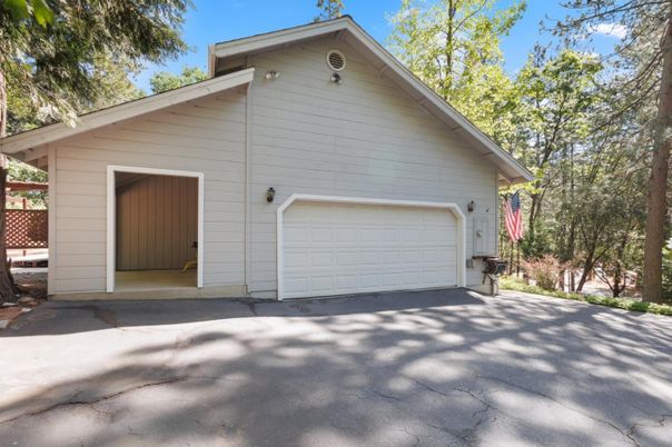 Detached Garage, Exterior