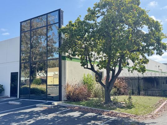 Exterior, Facade, Modern
