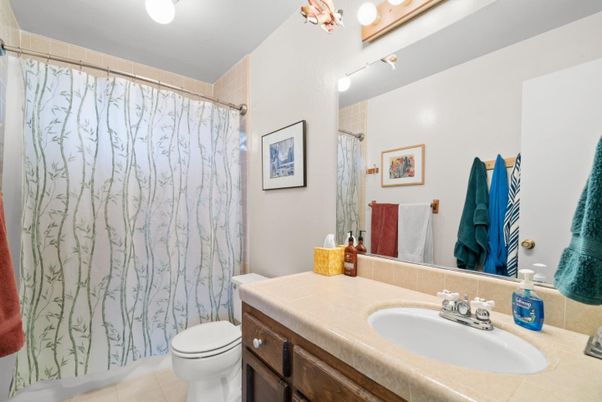 Bathroom, Interior, Tile Countertops