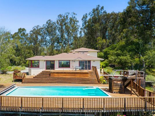 Exterior, Pool