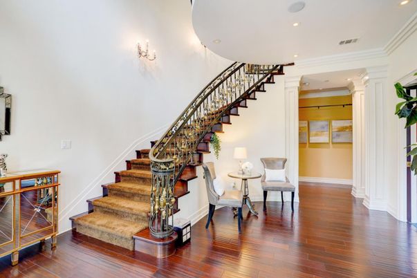 Interior, Recessed Lighting, Wood Texture Flooring