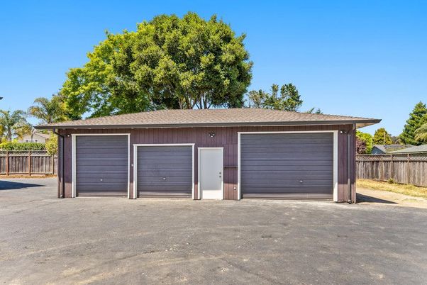 Detached Garage, Exterior
