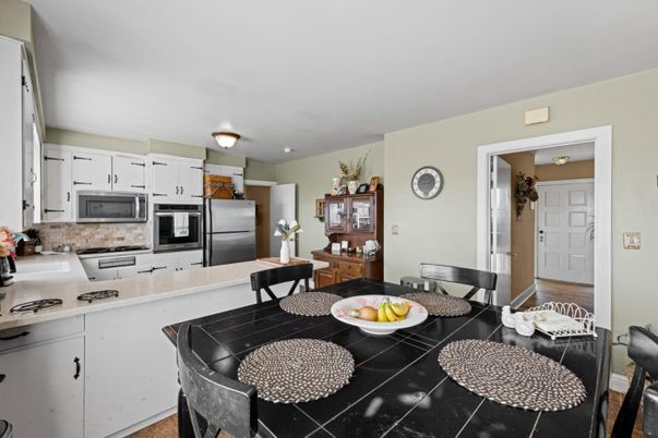 Dining room, Interior, Kitchen, Stainless Steel Appliances, Tile Countertops