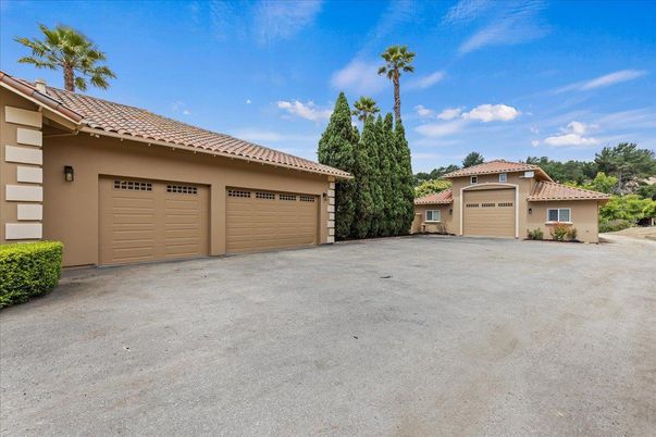 Detached Garage, Exterior