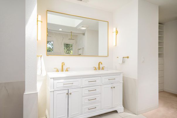 Bathroom, Dual Sink Vanities, Interior, Recessed Lighting