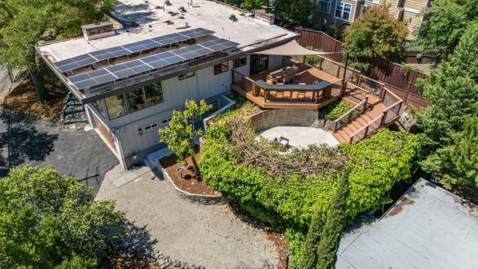 Exterior, Drone