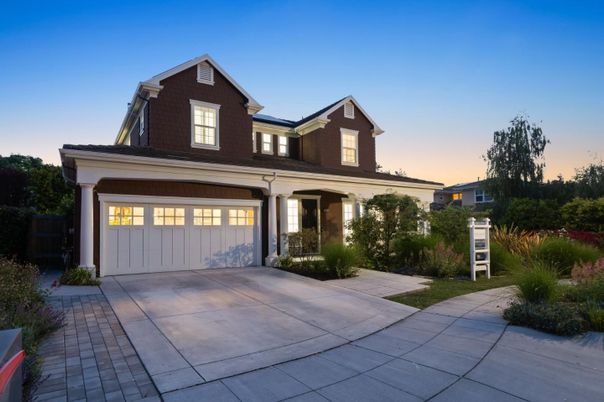 Attached, Exterior, Facade, Farmhouse