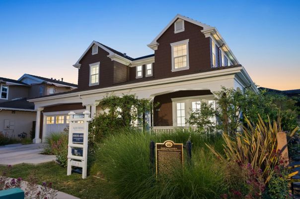 Attached, Exterior, Facade, American Craftsman