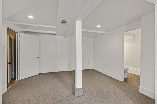 Empty room, Interior, Recessed Lighting