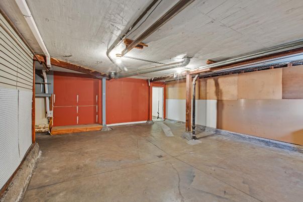Garage, Interior