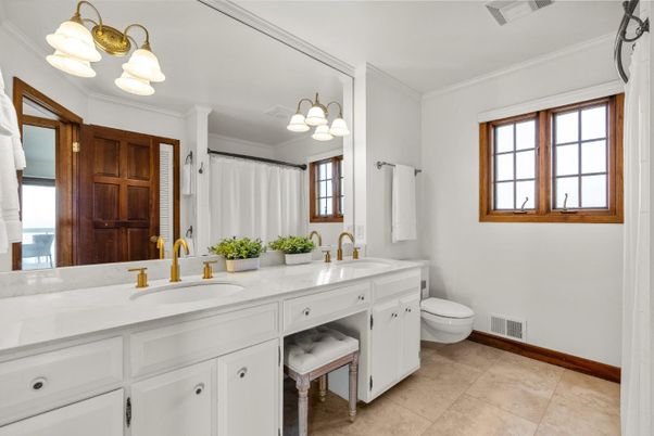 Bathroom, Dual Sink Vanities, Interior