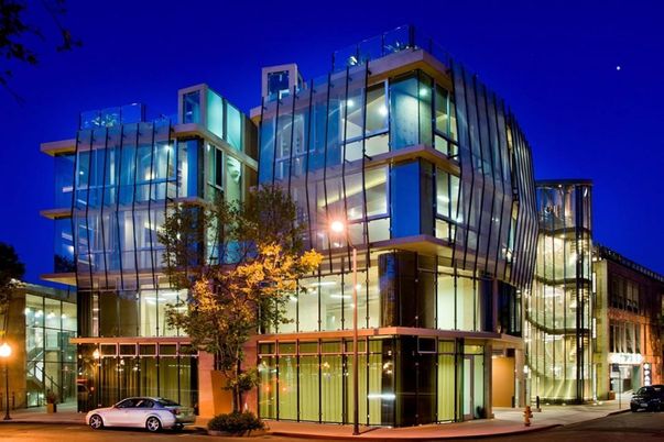 Exterior, Facade, Modern