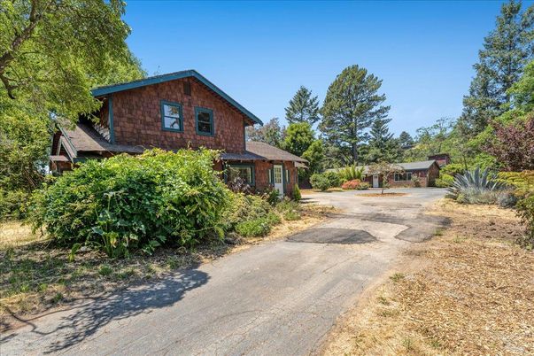 Exterior, Facade, Brick Facade, Log Home