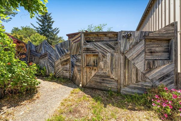 Backyard, Exterior