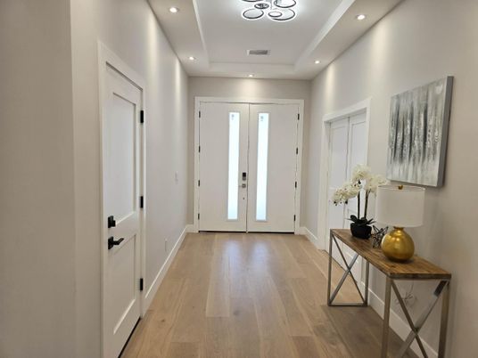 Interior, Recessed Lighting, Wood Texture Flooring