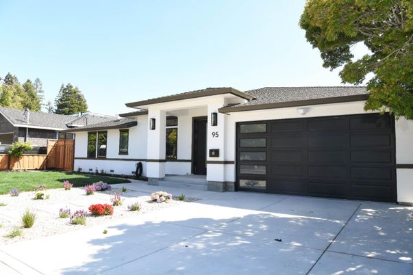 Attached, Exterior, Facade, Mediterranean