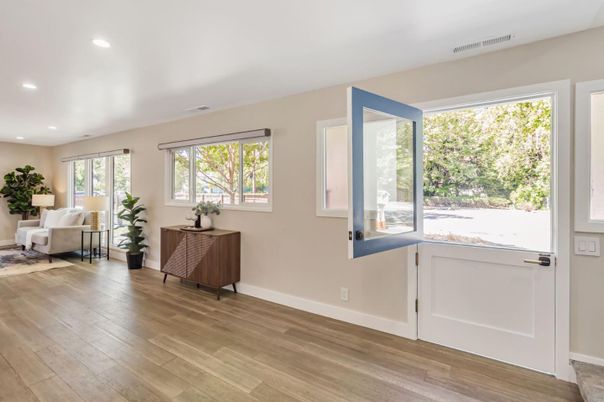 Interior, Recessed Lighting, Wood Texture Flooring