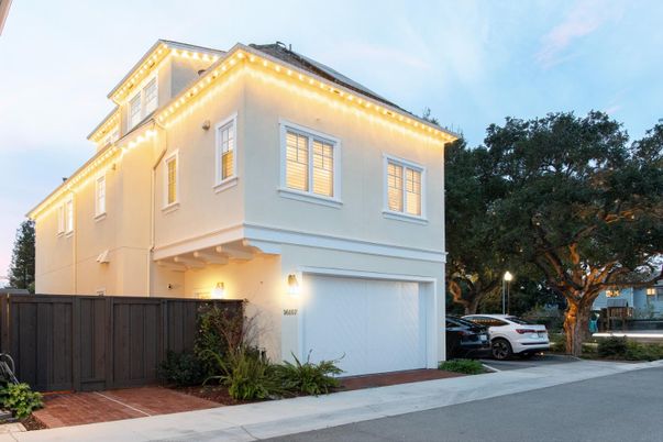 Attached, Exterior, Facade, Mediterranean