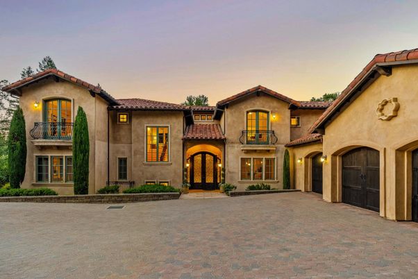Attached, Exterior, Facade, Mediterranean