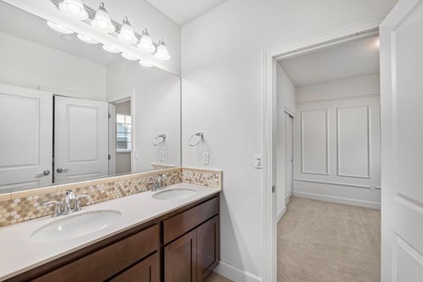 Bathroom, Dual Sink Vanities, Interior