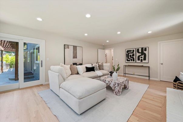 Interior, Living room, Recessed Lighting, Wood Texture Flooring