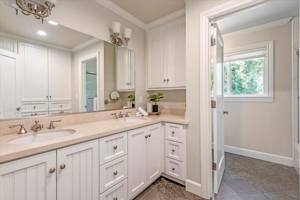 Bathroom, Dual Sink Vanities, Interior, Recessed Lighting