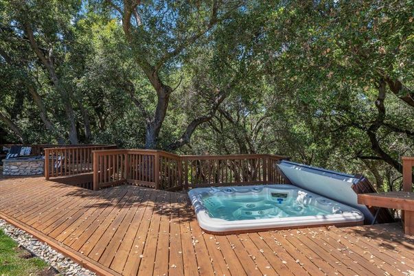 Exterior, Hot Tub