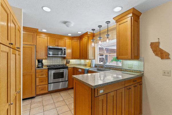 Interior, Kitchen, Pendant Lights, Recessed Lighting, Stainless Steel Appliances