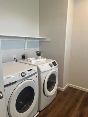 Interior, Washer, Wood Texture Flooring