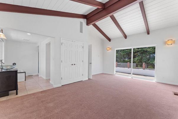 Empty room, Interior, Wooden Beams