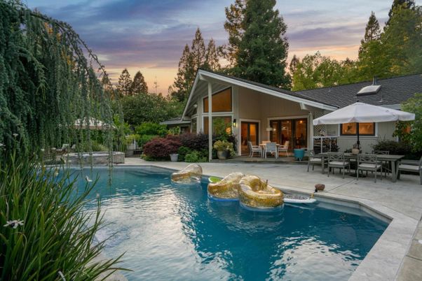 Exterior, Pool