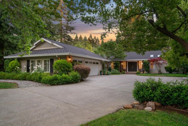 Attached, Exterior, Facade, Ranch