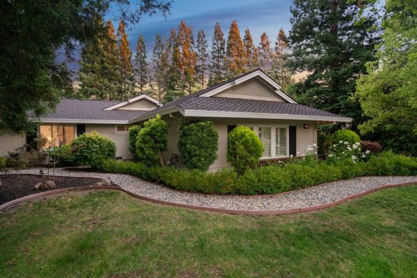Backyard, Exterior, Facade, Ranch