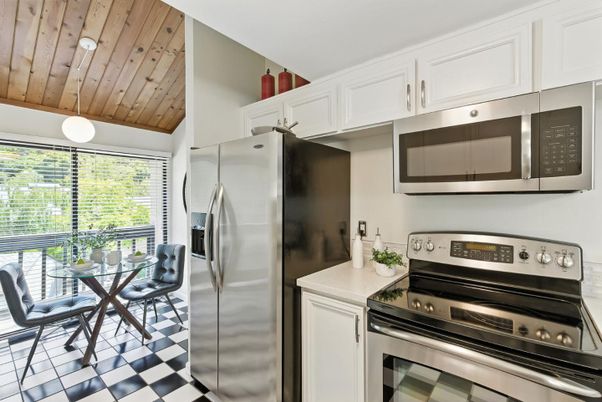 Dining room, Interior, Kitchen, Stainless Steel Appliances, Wooden Ceilings