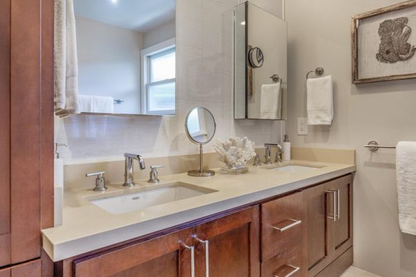 Bathroom, Dual Sink Vanities, Interior, Recessed Lighting